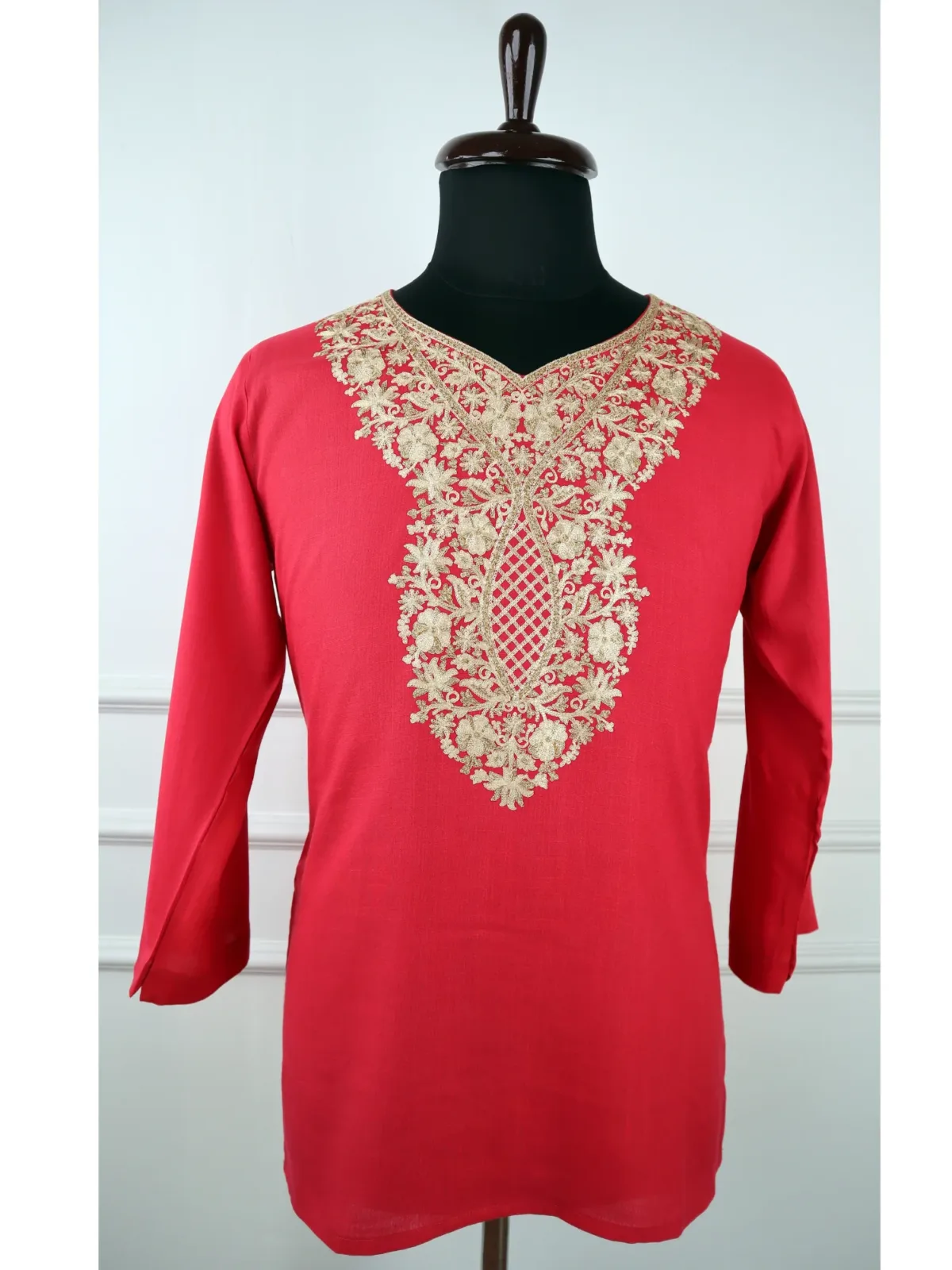 Gulab Cotton Kuftan with Golden Aari Embroidery