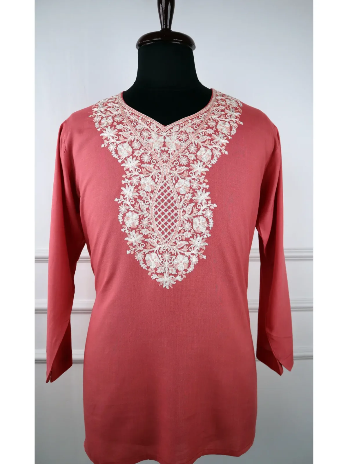 Sadabahaar Kashmiri Cotton Aari Kurti in Pink