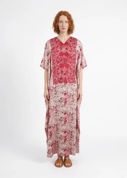 Saz e Waadi Muslin Kaftan in Cream with Floral Embroidery