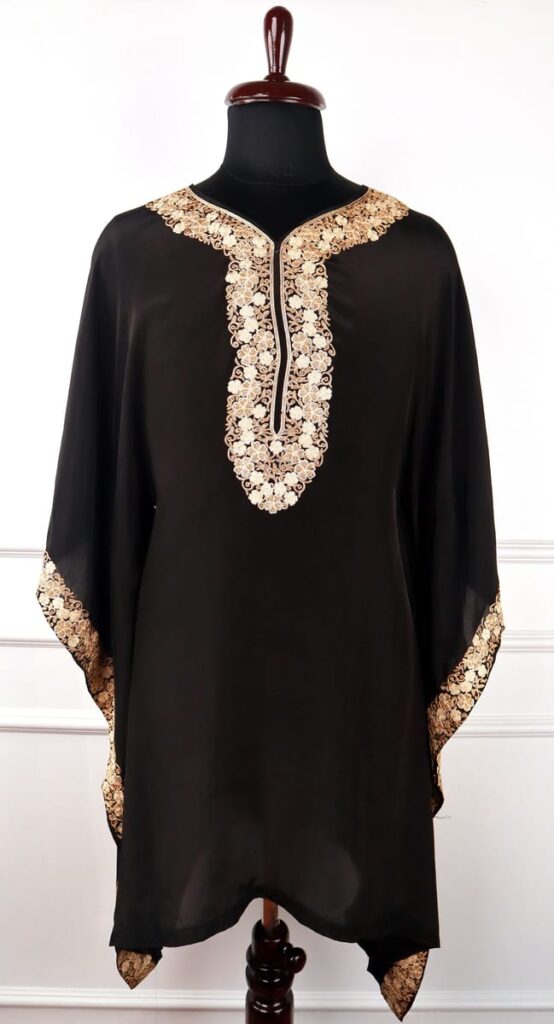 Vyeth Zewar e Neelam Crepe Kaftan in Black and Gold