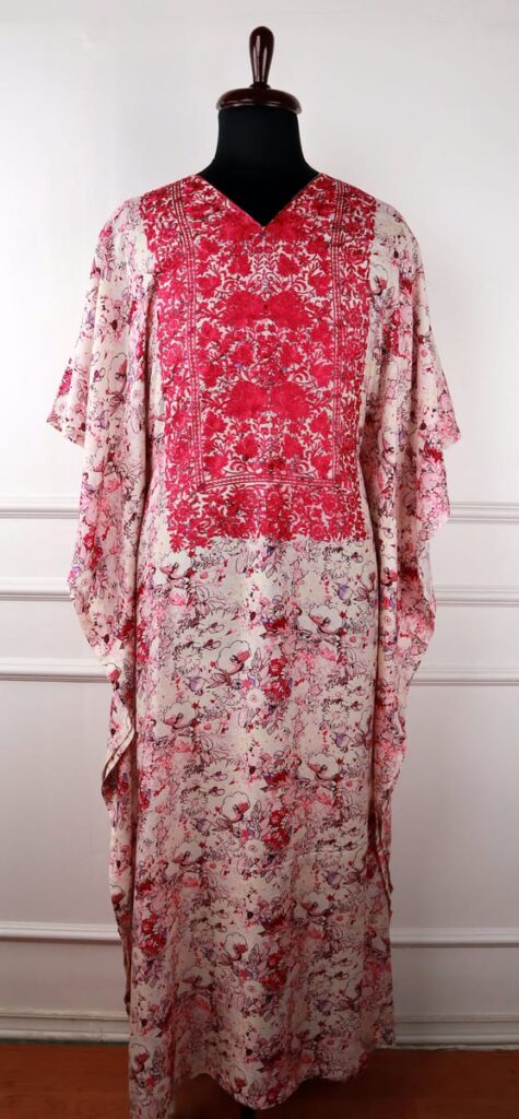 Saz e Waadi Muslin Kaftan in Cream with Floral Embroidery