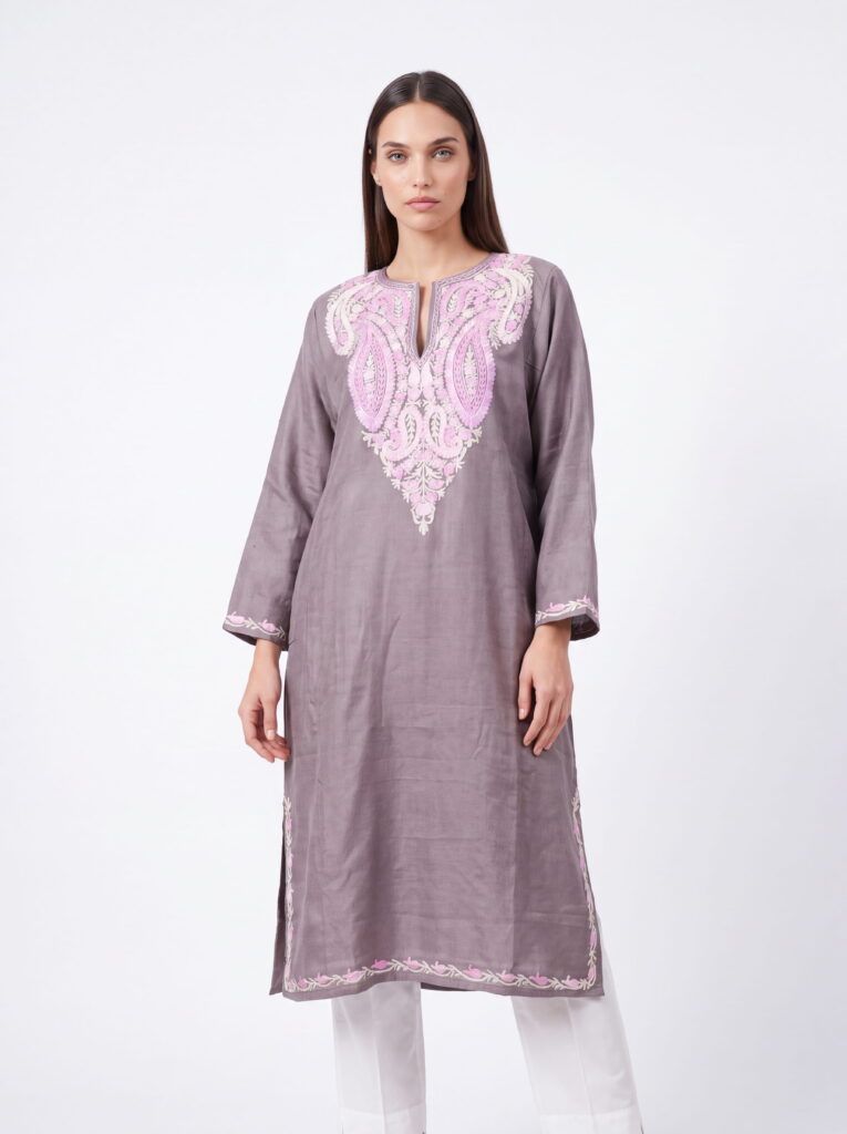 Naqsh e Jahan Kashmiri Acro Wool Aari Pheran in Lavender