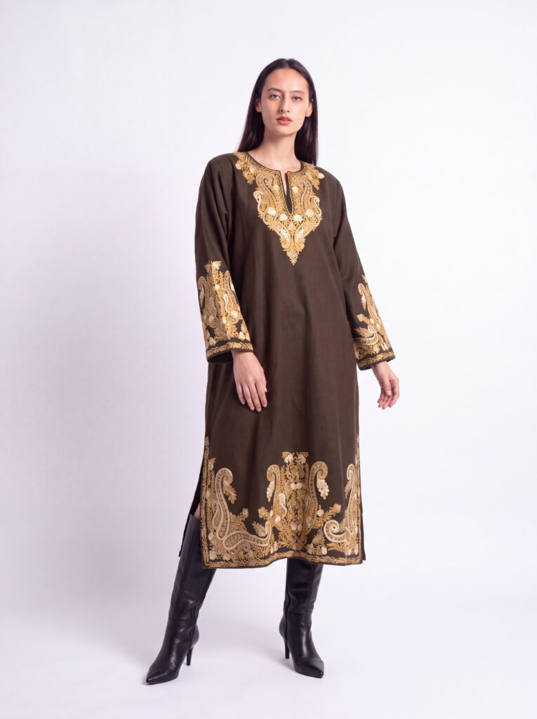 Zar-e-Zameen Kashmiri Acro Wool Aari-Embroidered Pheran